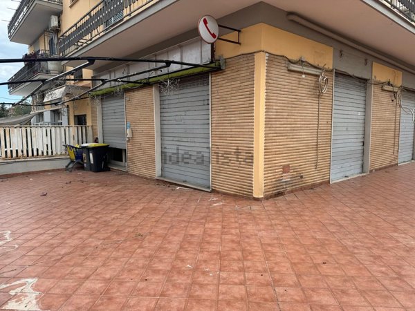 locale commerciale in vendita a Ciampino