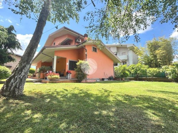 casa indipendente in vendita a Ciampino