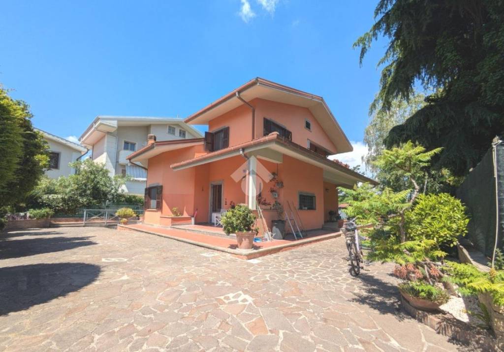 casa indipendente in vendita a Ciampino