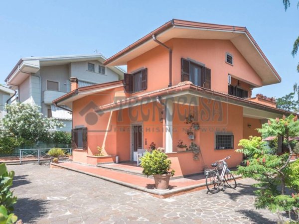 casa indipendente in vendita a Ciampino
