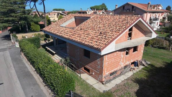 casa indipendente in vendita a Ciampino