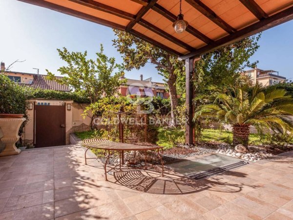 casa indipendente in vendita a Ciampino