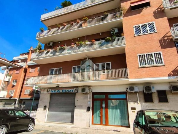 locale commerciale in vendita a Ciampino