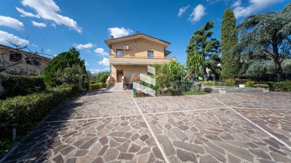 casa indipendente in vendita a Ciampino in zona Acqua Sotterra