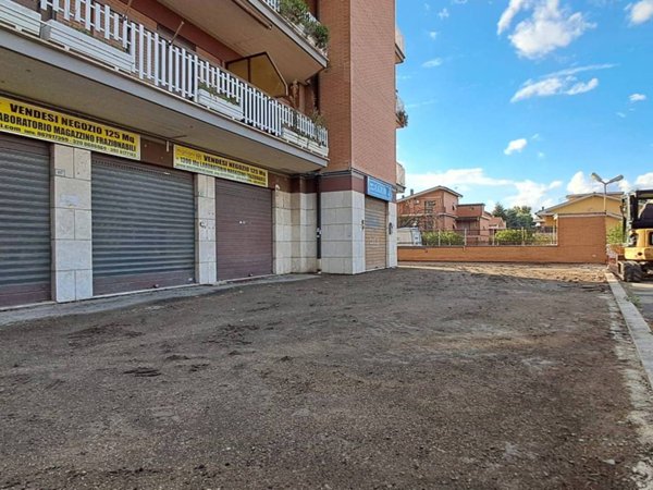 negozio in vendita a Ciampino