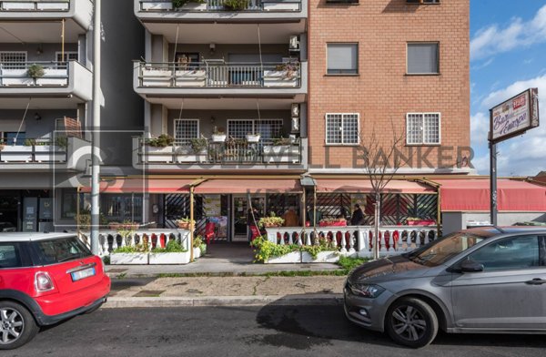 locale commerciale in vendita a Ciampino