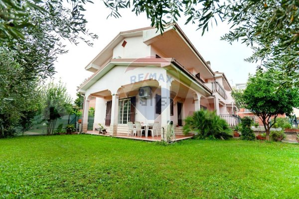casa indipendente in vendita a Ciampino