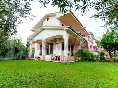 casa indipendente in vendita a Ciampino