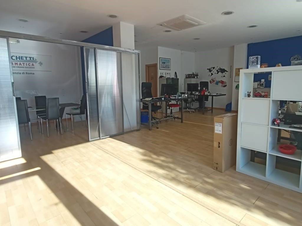 locale commerciale in vendita a Ciampino