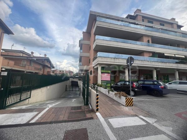 locale commerciale in vendita a Ciampino