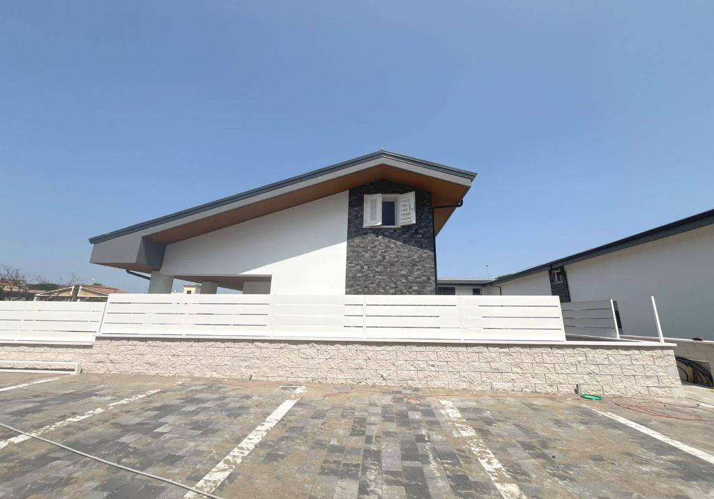 casa indipendente in vendita a Ciampino