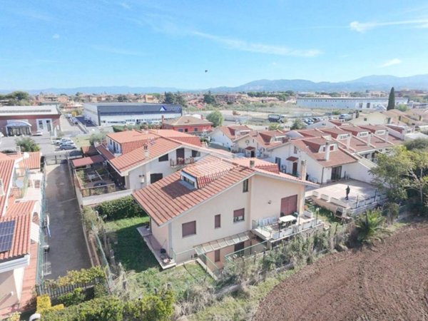 casa indipendente in vendita a Ciampino