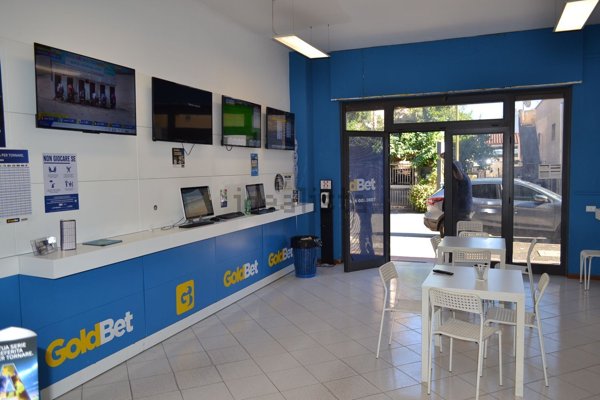 locale commerciale in vendita a Ciampino