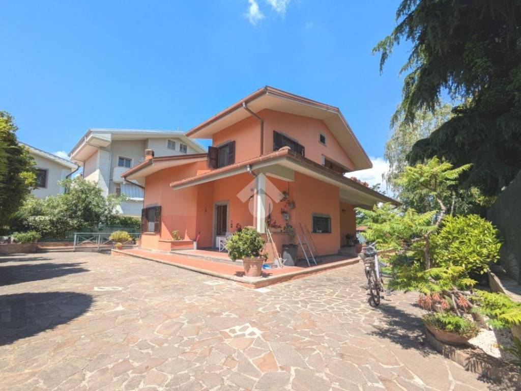 casa indipendente in vendita a Ciampino
