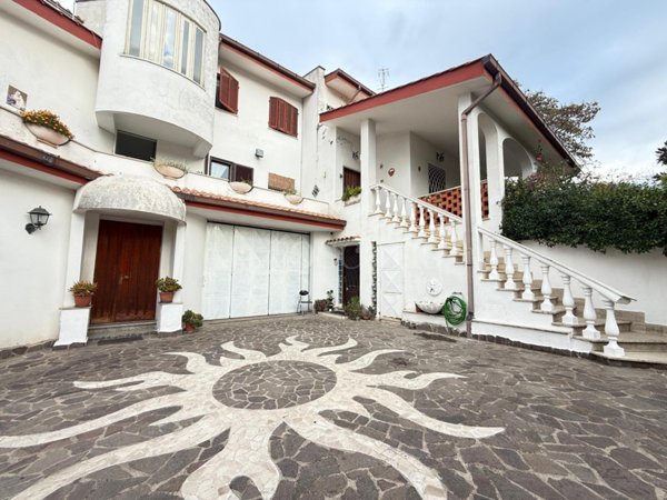 casa indipendente in vendita a Ciampino
