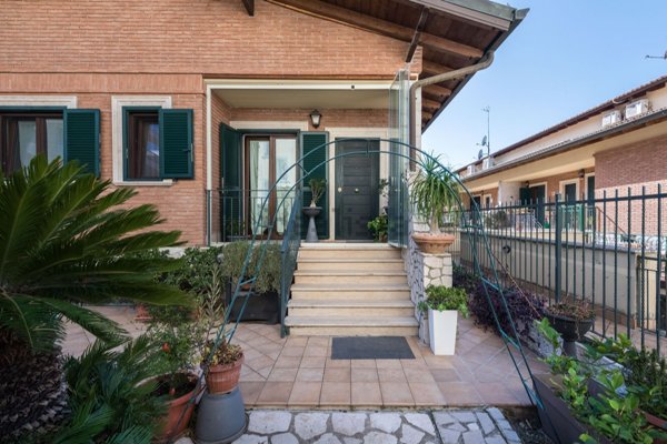 casa indipendente in vendita a Ciampino