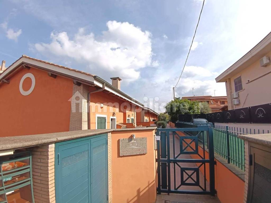 casa indipendente in vendita a Ciampino