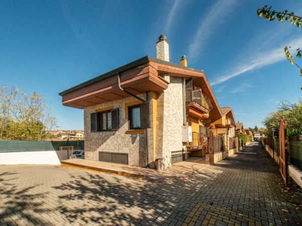 casa indipendente in vendita a Ciampino