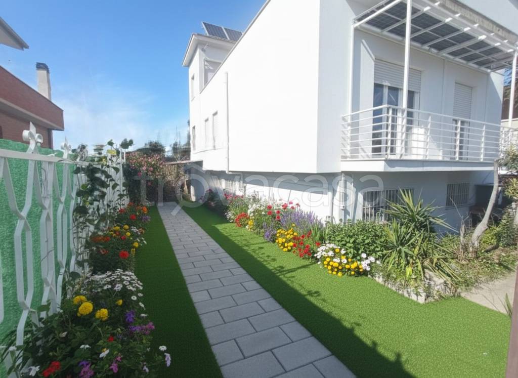 casa indipendente in vendita a Ciampino