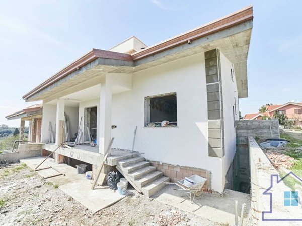 casa indipendente in vendita a Ciampino