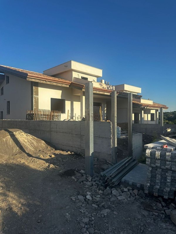 casa indipendente in vendita a Ciampino