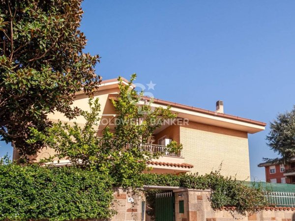 casa indipendente in vendita a Ciampino