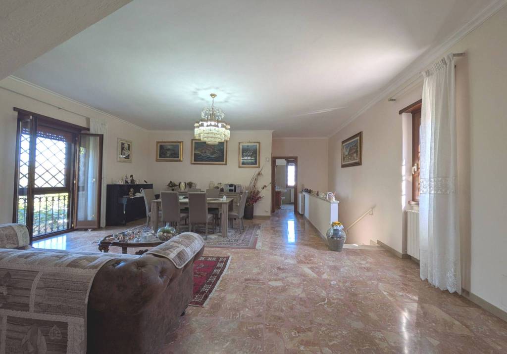 casa indipendente in vendita a Ciampino
