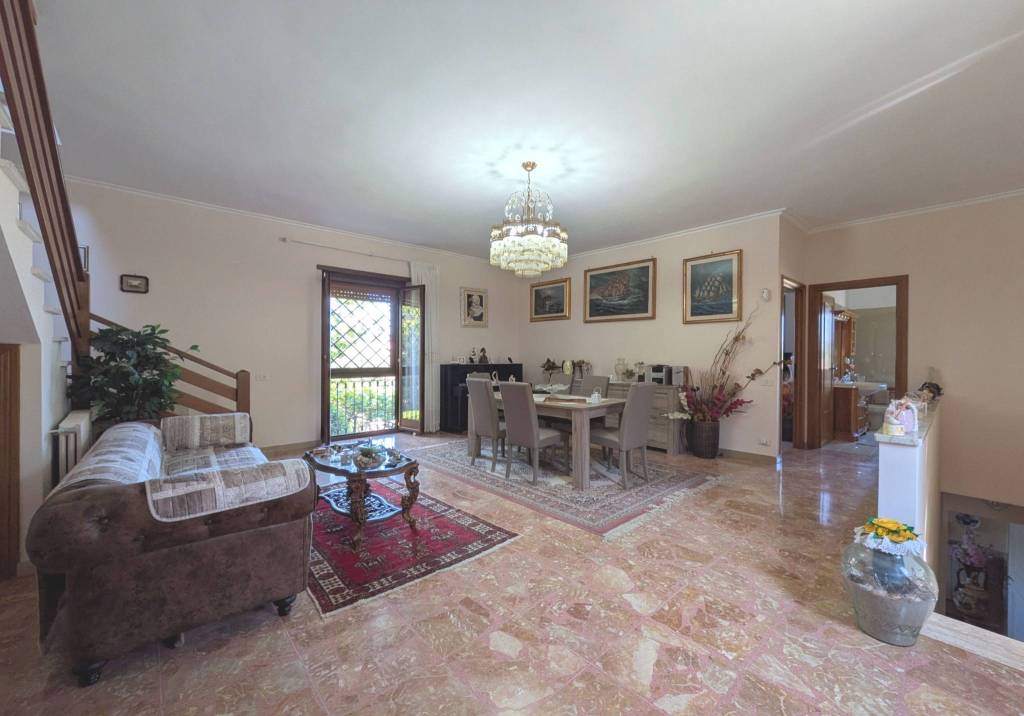 casa indipendente in vendita a Ciampino