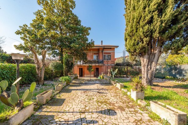 casa indipendente in vendita a Ciampino