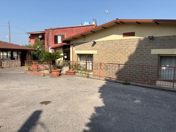 locale commerciale in vendita a Ciampino