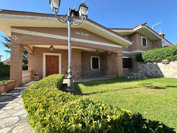 casa indipendente in vendita a Ciampino