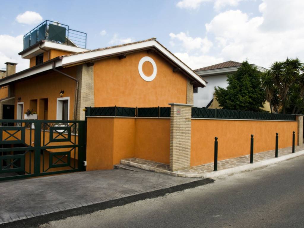 casa indipendente in vendita a Ciampino