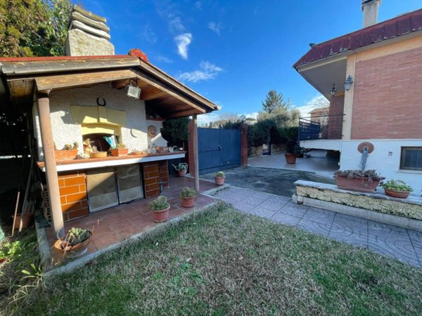 casa indipendente in vendita a Ciampino