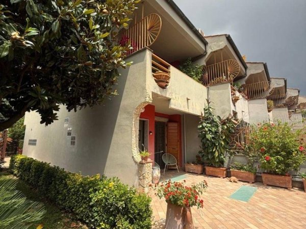 casa indipendente in vendita a Ciampino