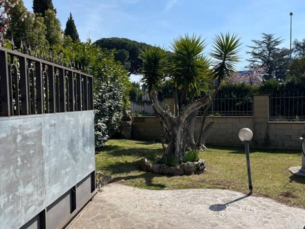 casa indipendente in vendita a Ciampino