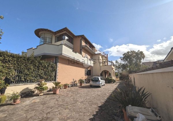 casa indipendente in vendita a Ciampino