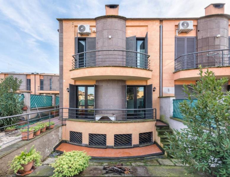 casa indipendente in vendita a Ciampino