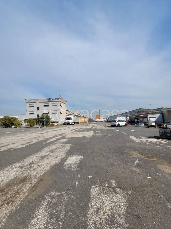 capannone in vendita a Ciampino