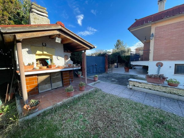 casa indipendente in vendita a Ciampino