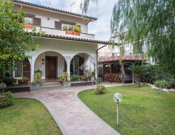 casa indipendente in vendita a Ciampino