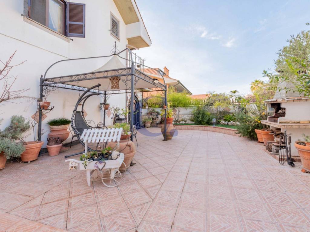 casa indipendente in vendita a Ciampino