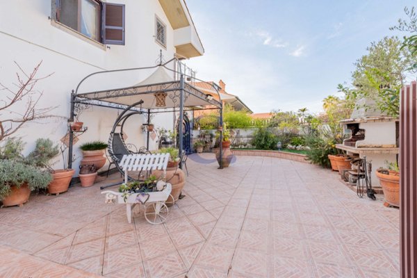 casa indipendente in vendita a Ciampino