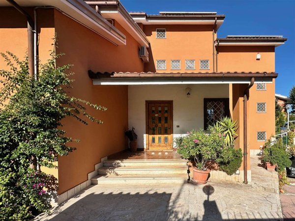 casa indipendente in vendita a Ciampino