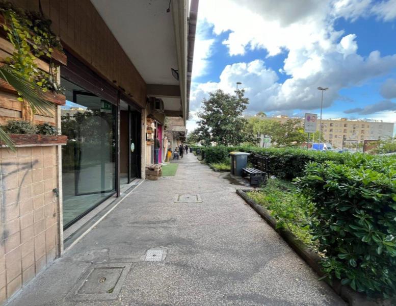 locale commerciale in vendita a Ciampino