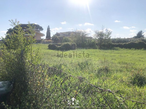 terreno edificabile in vendita a Ciampino in zona Acqua Sotterra