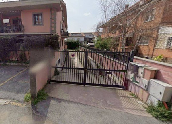 locale commerciale in vendita a Ciampino