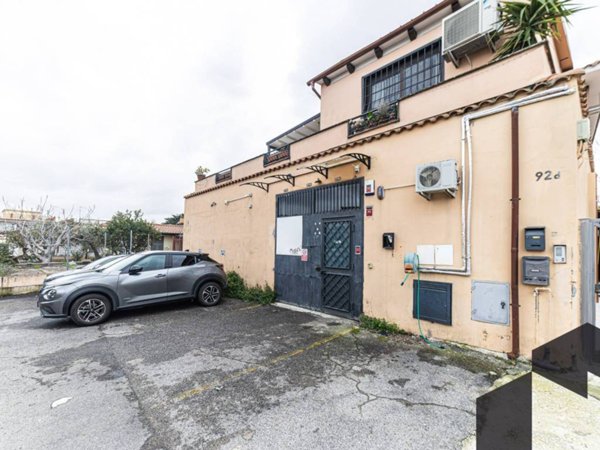 locale commerciale in vendita a Ciampino