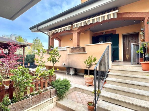 casa indipendente in vendita a Ciampino
