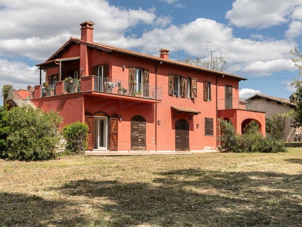 casa indipendente in vendita a Ciampino