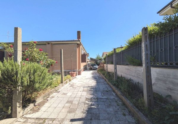 casa indipendente in vendita a Ciampino